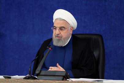 اما حسن روحانی که سکوتش در ساعات اولیه پس از این رخداد با انتقادهای گسترده رقیبانش مواجه شده بود، صبح جمعه پیامی مکتوب داد و سخنانی کوتاه نیز از او پخش شد.