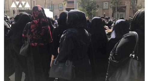 Mourners Queue for Votive Chicken in Tehran