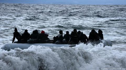 غرق شدن قایق حامل پناهجویان بین ترکیه و یونان