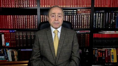 رضا تقی‌زاده، تحلیل‌گر سیاسی، جایگاه فعلی رضا پهلوی را یک پرچم می داند. پرچمی شبیه پرچم کاوه.