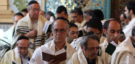 Sarbakhshian began documenting the Jewish community in Iran