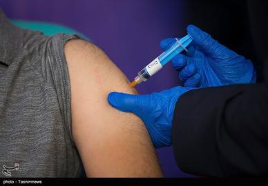 ابتدا گروه‌های اولویت‌دار عنوان شده از واکسن‌ها استفاده خواهند کرد و سپس با ساخت واکسن، واکسیناسیون عمومی انجام خواهد شد که احتمالا اشاره او به ساخت واکسن ایرانی کرونا است.