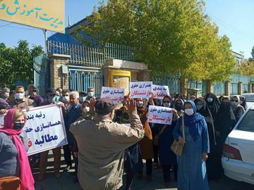 درباره دستمزد معلمان و اعتراضات آن‌ها به درآمد ناکافی چه می‌دانیم؟