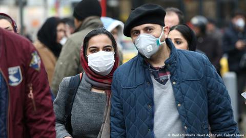 مردم برای دسترسی به ماسک و اقلام بهداشتی در شهر سرگردانند