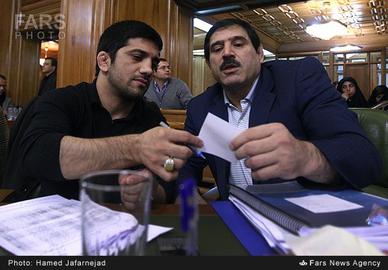 درگیری فیزیکی دو عضو شورای شهر تهران/ طنین الفاظ رکیک در صحن شورا