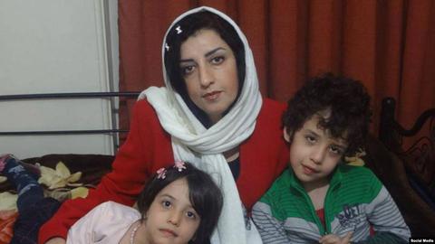 On May 5, 2015, security forces raided Mohammadi’s home, arrested her in front of her two children and took her to Evin Prison