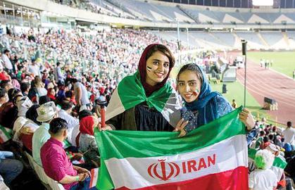 با وجود بازگشایی مجدد بسیاری از اماکن عمومی فدراسیون فوتبال ایران درهای ورزشگاه‌های ایران را به روی تماشاگران باز نمی‌کند.