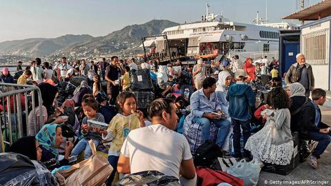 ترکیه مدتی است که اتحادیه اروپا را تهدید می‌کند اگر در خصوص پناه‌جویان به توافق نرسند، مرزهای کشور را برای خروج پناه‌جویان باز می‌کند.