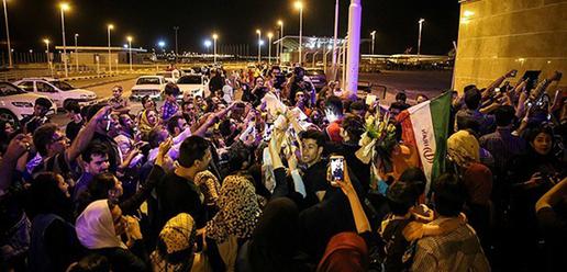 Volleyball team welcomed home by adoring fans