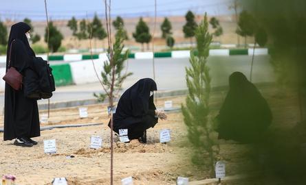 خاک‌سپاری مبتلایان به کرونا در ایران از همان روزهای اول به دغدغه‌ای برای طیف مذهبی در ایران تبدیل شد.