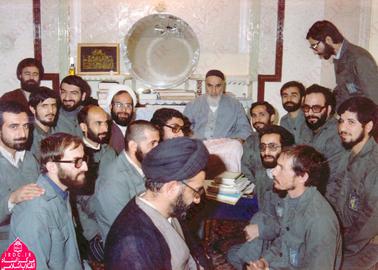 IRGC commanders meeting with Ayatollah Ruhollah Khomeini at his house in 1985