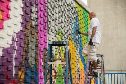 World Famous TATS Cru Paints Masterpiece to Support Baha’is in Iran