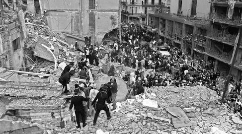 El 18 de Julio de 1994 a las 9:53 de la mañana un atentado terrorista hizo explotar la sede de la AMIA en el corazón de la ciudad de Buenos Aires, Argentina