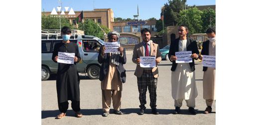 سه‌شنبه ۱۵ اردیبهشت جمعی از فعالان مدنی و شهروندان شهر «هرات» در افغانستان در اعتراض به غرق شدن مهاجران افغانستانی  دست به تجمع زدند