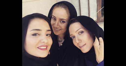 تصویر بازیگران جوان این سریال کمرنگ شده بود تا آرایش آنها به چشم نیاید