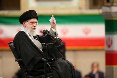 نزدیکان رهبر جمهوری اسلامی مدتی پیش از رد صلاحیت نامزدهای انتخابات بر دوگانه «مشارکت و کارآمدی» و«مشارکت کم، نتیجه مطمئن» تاکید کردند و اینک این موضوع را به صراحت بیشتری بیان می‌کنند.