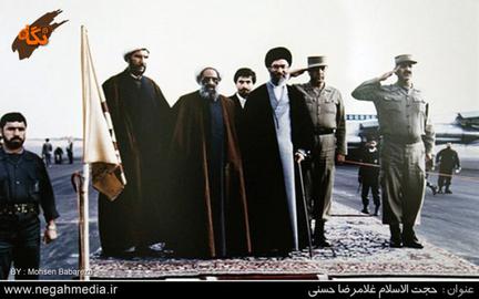 اولین نفر از سمت چپ حجت الاسلام غلامرضا حسنی در مراسم استقبال از آیت الله خامنه ای