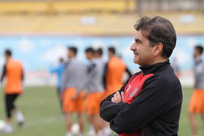 مصطفی اکبری، پزشک تیم نساجی مازندران خطاب به «حسن روحانی» گفته است: «جلوی یک فاجعه انسانی را بگیر و اجازه آغاز تمرینات و مسابقات لیگ برتر را نده.