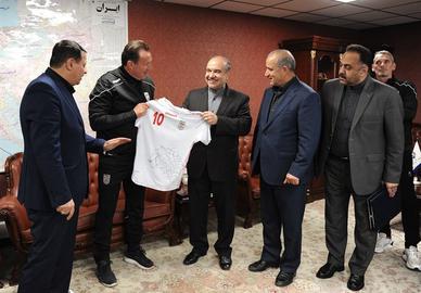مارک ویلموتس و مطالباتش از ورزش ایران شاه‌کلید همه بودجه‌هایی است که از زمان مدیریت مشترک مهدی تاج، رئیس پیشین فدراسیون فوتبال، و مسعود سلطانی‌فر ناپدید شده‌اند.