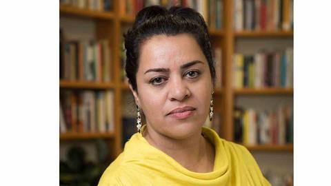 شکوفه آذر، نویسنده ایرانی مقیم استرالیا نامزده دریافت جایزه بوکر جهانی ۲۰۲۰ شد.