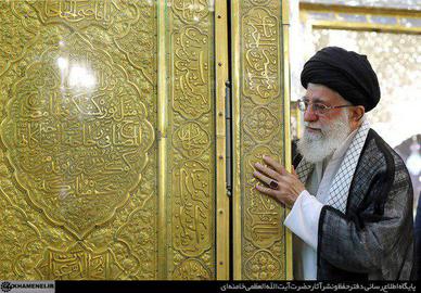 سازمان اوقاف، را شاید بتوان هم‌ردیف نهادهای بزرگ اقتصادی زیر نظر رهبر جمهوری اسلامی ایران قرار داد، با این تفاوت که سازمان اداری نیمه‌دولتی آن باعث شده تا این سازمان کمتر در کانون توجه قرار بگیرد.