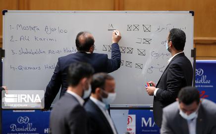 پس از انتخاب شهاب‌‌الدین عزیزی خادم، برخی از رسانه‌های ایران مدعی شدند، علی خطیر به عنوان دبیرکل آینده این فدراسیون معرفی شده است.