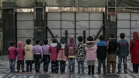 واقعیت زندگی کودکان زندانیان؛ زندگی بدون آفتاب همراه با آزار جنسی و جسمی