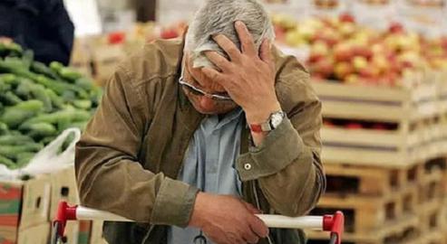 The inflation report says the increase in prices is making life more and more difficult for Iranians.
