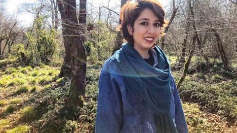 دادگاه انقلاب تهران صبا کرد افشاری را به خاطر مخالفت با حجاب اجباری به ۲۴ سال زندان محکوم کرده است. در روزهای اخیر گزارش‌هایی درباره کتک خوردن او و انتقالش به بند ۶ زندان قرچک منتشر شد.