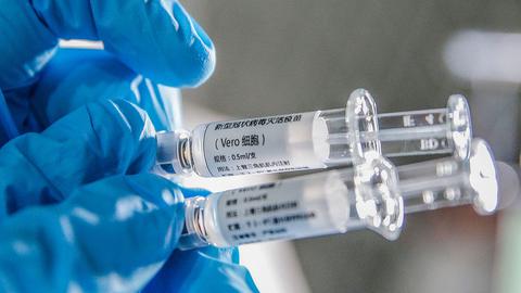 کریم همتی گفته که واکسن خریداری‌شده توسط «ما»، چینی است.