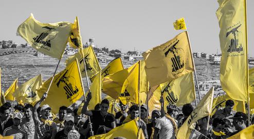 هواداران حزب‌الله با راه‌پیمایی موتوری در ضاحیه بیروت، علیه رهبر مارونی‌ها شعار دادند و پرچم‌های ایران را در دست گرفتند.