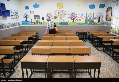 Education minister Mohsen Haji Mirzaei announced that the authority to close schools has now been passed to the interior and the health ministries