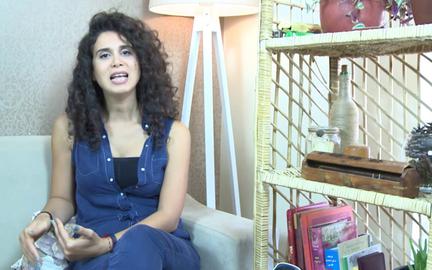 «شایا گلدوست»، عضو جامعه رنگین‌کمانی و از فعالان حقوق اقلیت‌های جنسی به ایران‌وایر می‌گوید: یکی از اولین قدم‌ها برای جامعه رنگین‌کمانی معرفی خودشان به خانواده، دوستان و جامعه آشکارسازی است.