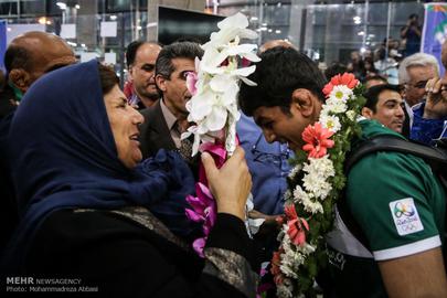 Crowds Welcome Victorious Freestyle Wrestlers Home from Rio