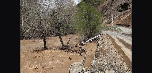 Flooding Blocks Chaloos road