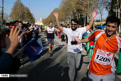 Hundreds Take Part in Tehran Marathon