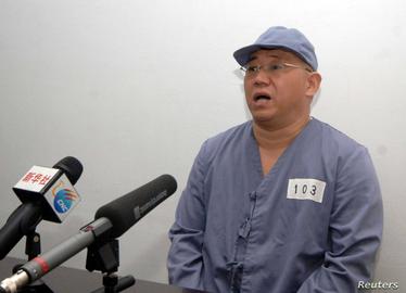 Kenneth Bae speaks to reporters at Pyongyang Friendship Hospital in Pyongyang on January 20, 2014