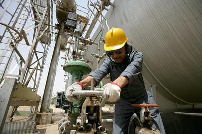 کارگران پیمانکاری نفت از عدم رعایت پروتکل‌های کرونا انتقاد دارند و می‌گویند: «در برخی شرکت‌ها اصول اولیه رعایت نمی‌شود.»