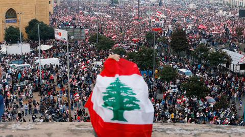 در حال حاضر ۱۶۶ حزب در لبنان با اهداف و گرایش‌های مختلف سیاسی، اجتماعی، مذهبی و غیره وجود دارد.