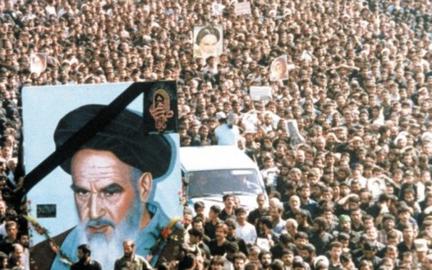 A crowd in Iran holds up a portrait of Ayatollah Khomeini