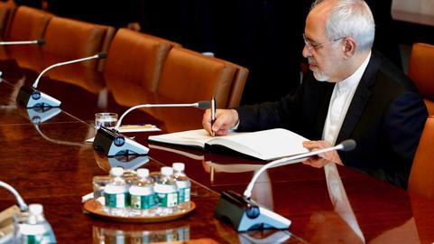 ظریف:‌ بعد از دیدن عکس‌های ملاقات‌های اسد، دیگر به عنوان وزیر خارجه در جهان اعتباری ندارم