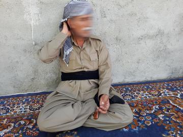 «کاک رحمان» 54 سال پیش در یکی از روستاهای مناطق کردنشین ایران متولد شده است اما شکسته تر از سنش به نظر می رسد.