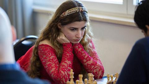 Iranian Female Chess Grandmaster Will Move to USA