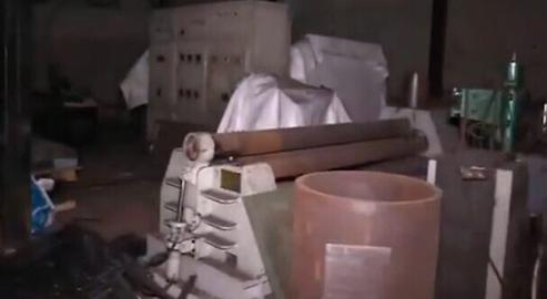تصاویر از داخل این کارگاه تجهیزاتی را نشان می‌دهند که بر اساس گفته ارتش اسرائیل در موشک‌سازی مورد استفاده قرار گرفته‌اند