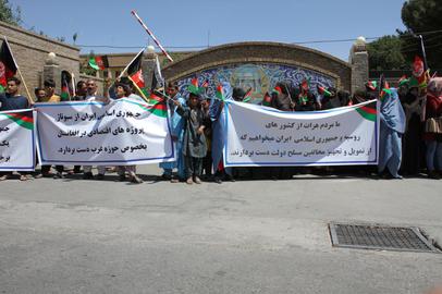 تجمع شهروندان افغانستانی در اعتراض به حمایت ایران از طالبان