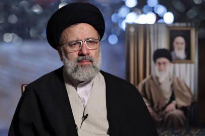 رئیسی پس از ناکامی از تصدی ریاست‌جمهوری در دهه ۹۰ دوباره نامزد شده است. با این تفاوت که میدان بدون رقیب است. این نامزدی به دلیل گزارش‌ها درباره موضوع جانشینی خامنه‌ای نیز با اهمیت‌تر شده است.