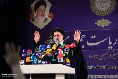 این نامزدی اما قماری است که هم می‌تواند باعث تثبیت رهبری او شود و هم بی‌آبرو شدن و از دست دادن همه جایگا‌ه‌ها.