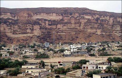 سایه ترس بر سر مردم رویدر؛ زندگی زیر صخره‌ها