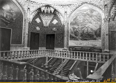 لئون تادوسیان معماری عمارت را به عهده داشت و یک نقشه‌کش به نام «بوریس» به همراه استاد «اکبر کاچار معمار»، او را همراهی می‌کرد.