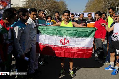 Hundreds Take Part in Tehran Marathon